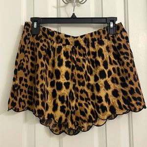 Leopard scallop hem shorts